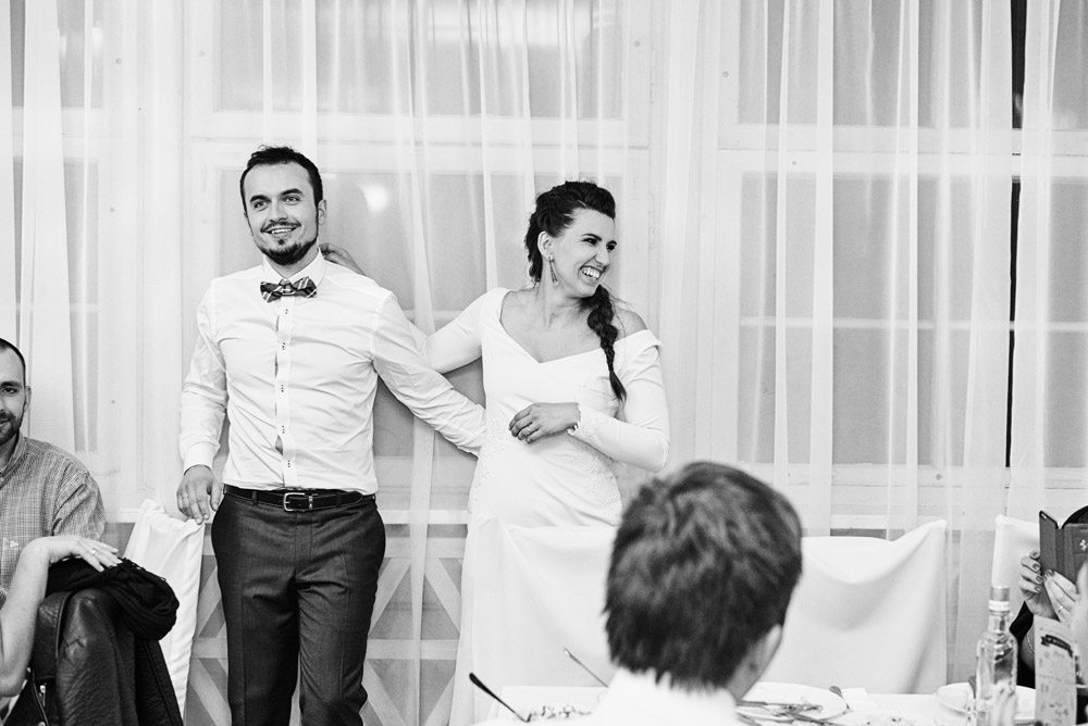 fotograf ślubny wrocław i zawsze uśmiechnięta para młoda